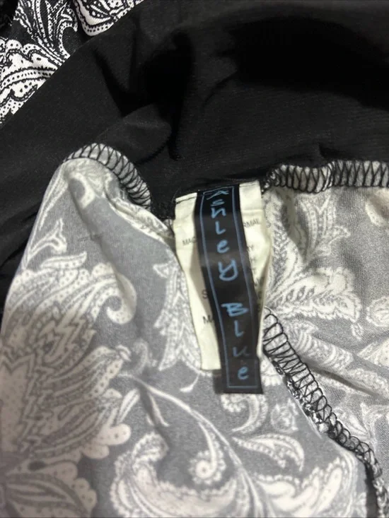 Ashley Blue Black and White Floral Paisley Maxi Pantsuit - Picture 4 of 5